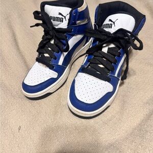 Boy’s Puma Black, Blue, and White Sneakers size 4